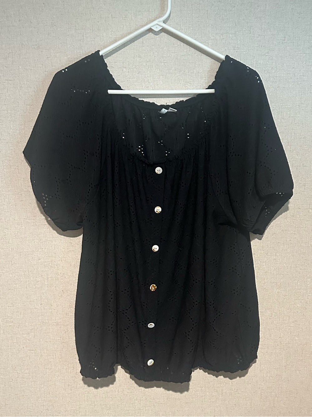Cato 22/25 Black Eyelet Button-Front Puff Sleeve Top